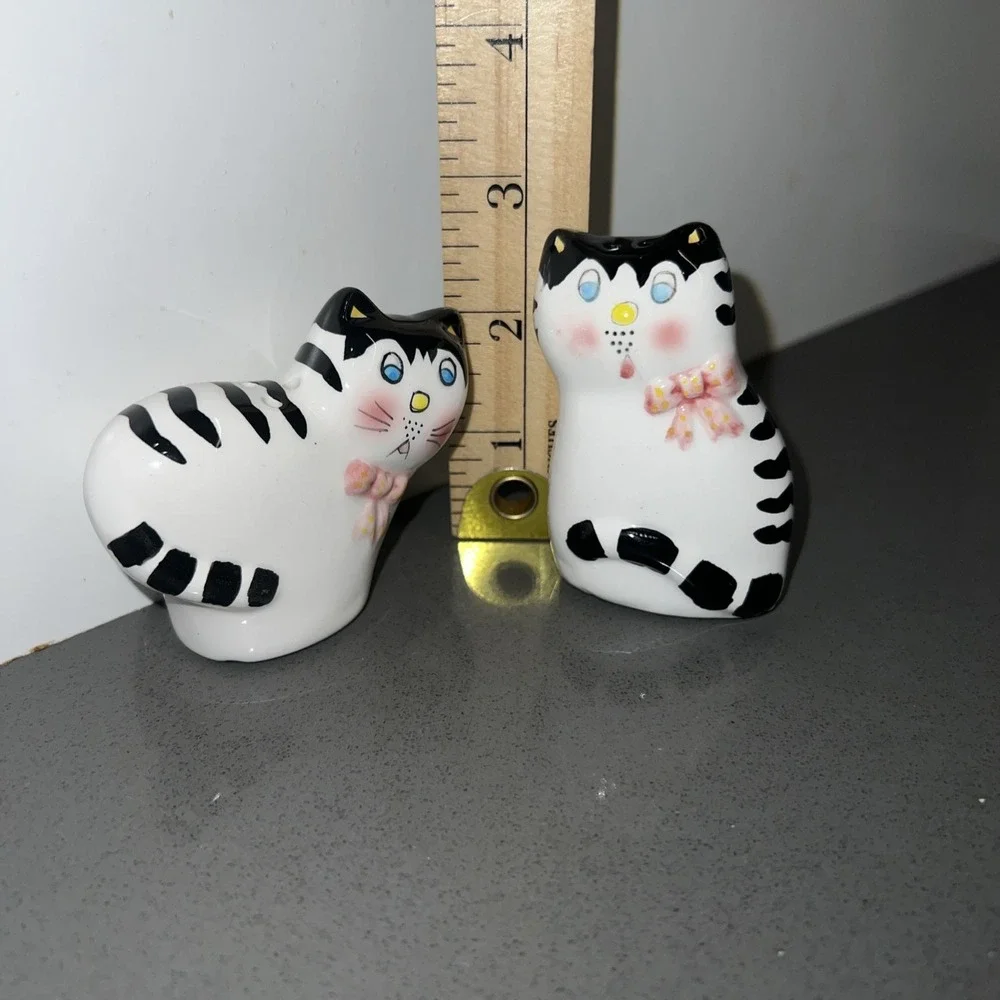 Vintage Salt pepper Cats Shakers Kittens Ceramic